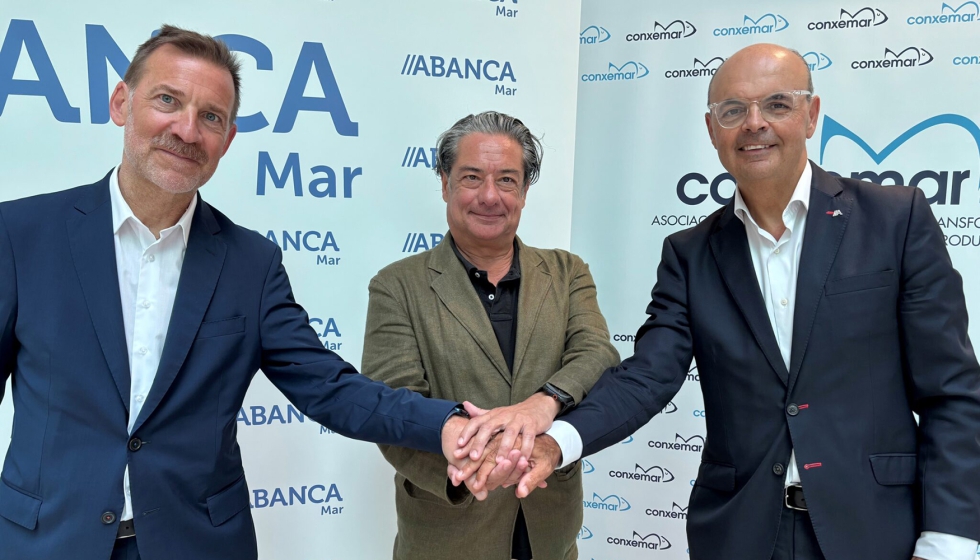 Javier Fraga, director de Abanca Mar, junto a Eloy Garca, presidente de Conxemar, y Vctor Casal, director ejecutivo de Banca Corporativa...