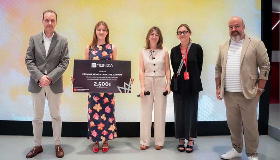 A�tana Weyer Rico recibi� una dotaci�n econ�mica de 2.500 euros y realizar� pr�cticas en la empresa de vestuario laboral. Foto: Obrerol Monza...