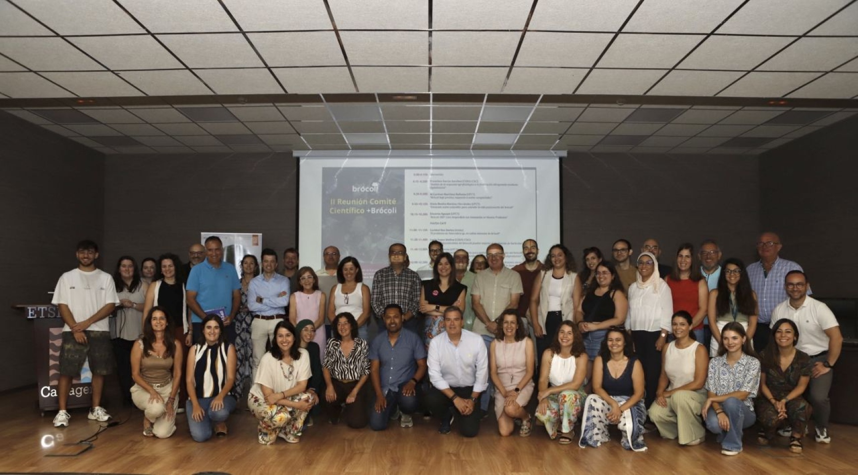 Foto de 'familia' de los participantes en esta II Jornada del Comit� Cient�fico de +Br�coli