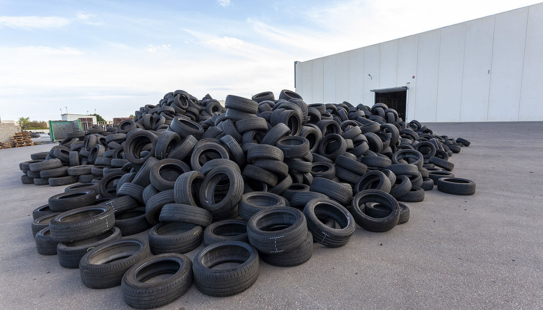 En 2023, Espaa gestion el 100 % de los neumticos fuera de uso generados, lo que se traduce en ms de 299...