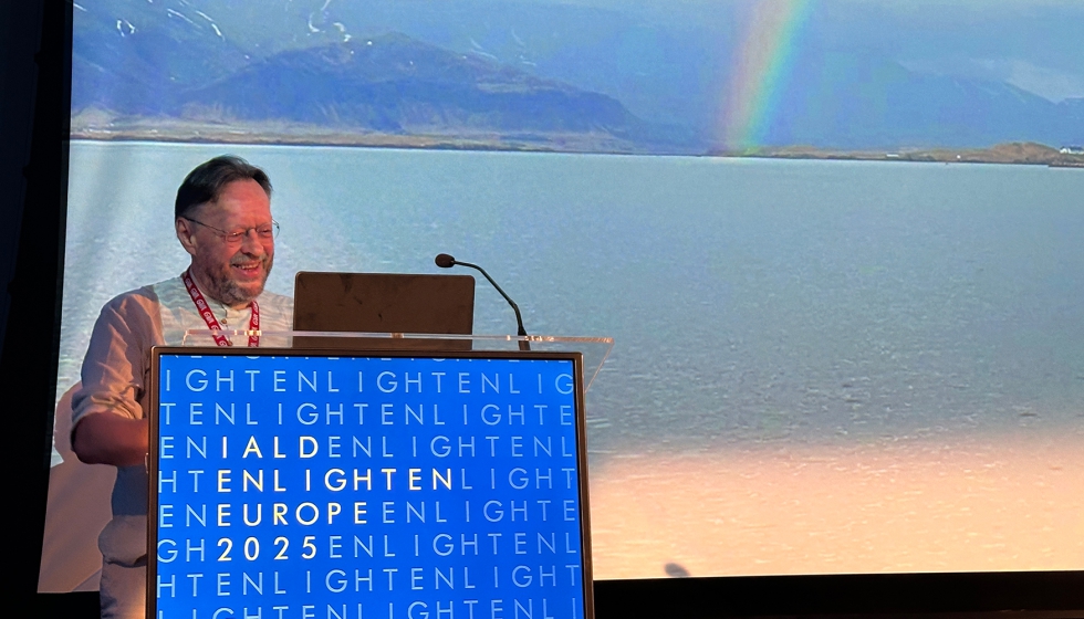 Kevan Shaw hizo una aproximaci�n filos�fica de c�mo percibimos la luz