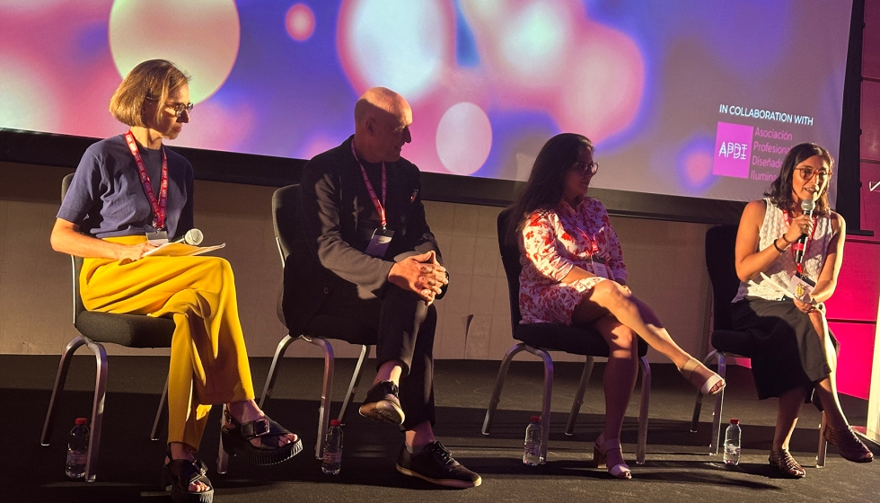 De izquierda a derecha Mar�a G�ell, Ignacio Valero, Daniel Viloria y Mariel Fuentes en la sesi�n �Designer x Designer Live� que organiz� APDI...