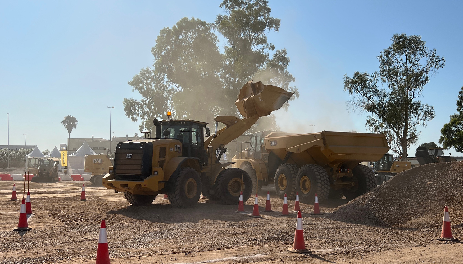 La Feria de Soluciones de Finanzauto acogi la prueba nacional del Global Operator Challenge de Caterpillar