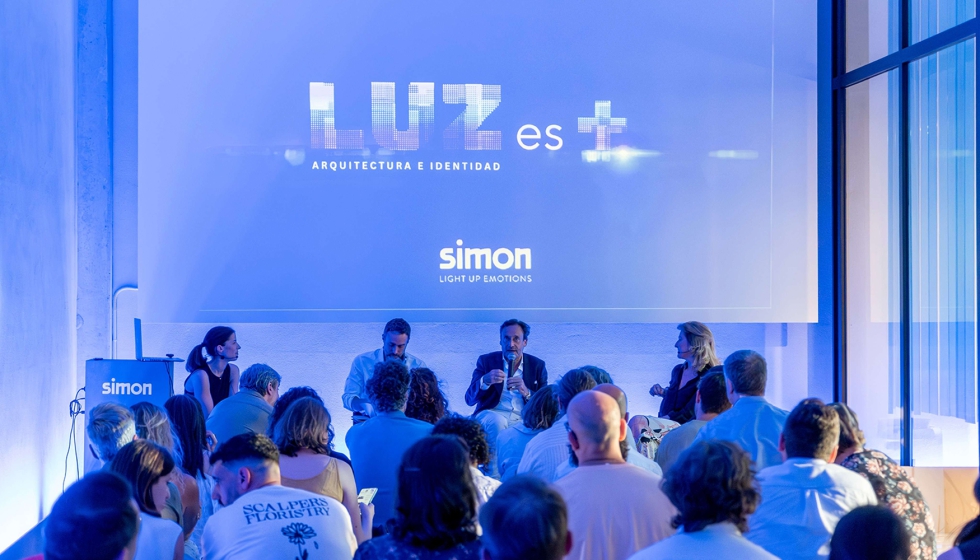Imagen de la sesi�n �Luz es + Arquitectura e Identidad� celebrada en el showroom de Simon en A Coru�a