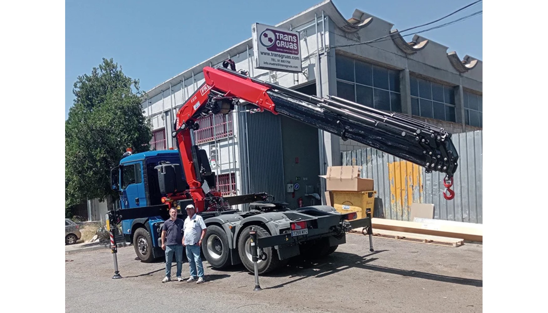 Acto de entrega de la gr�a Fassi a Sondeos San Vicente de Ar�valo