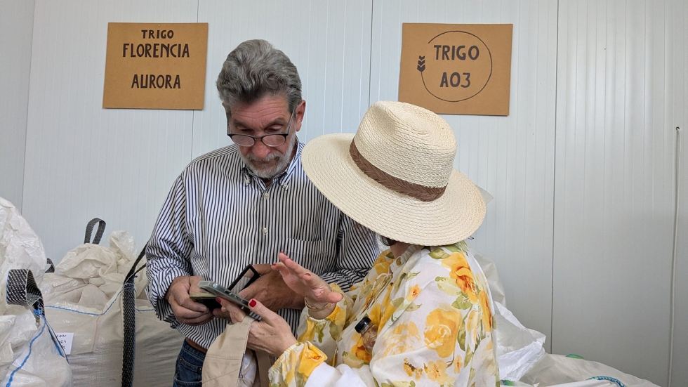 El acceso a mercados locales abre oportunidades para diversificar los ingresos y mejorar la rentabilidad de los proyectos impulsados por mujeres...