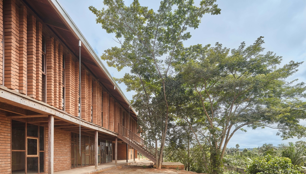 El reto de este proyecto arquitect�nico es construir un dise�o europeo con materiales locales y adaptarse a las condiciones de la regi�n...