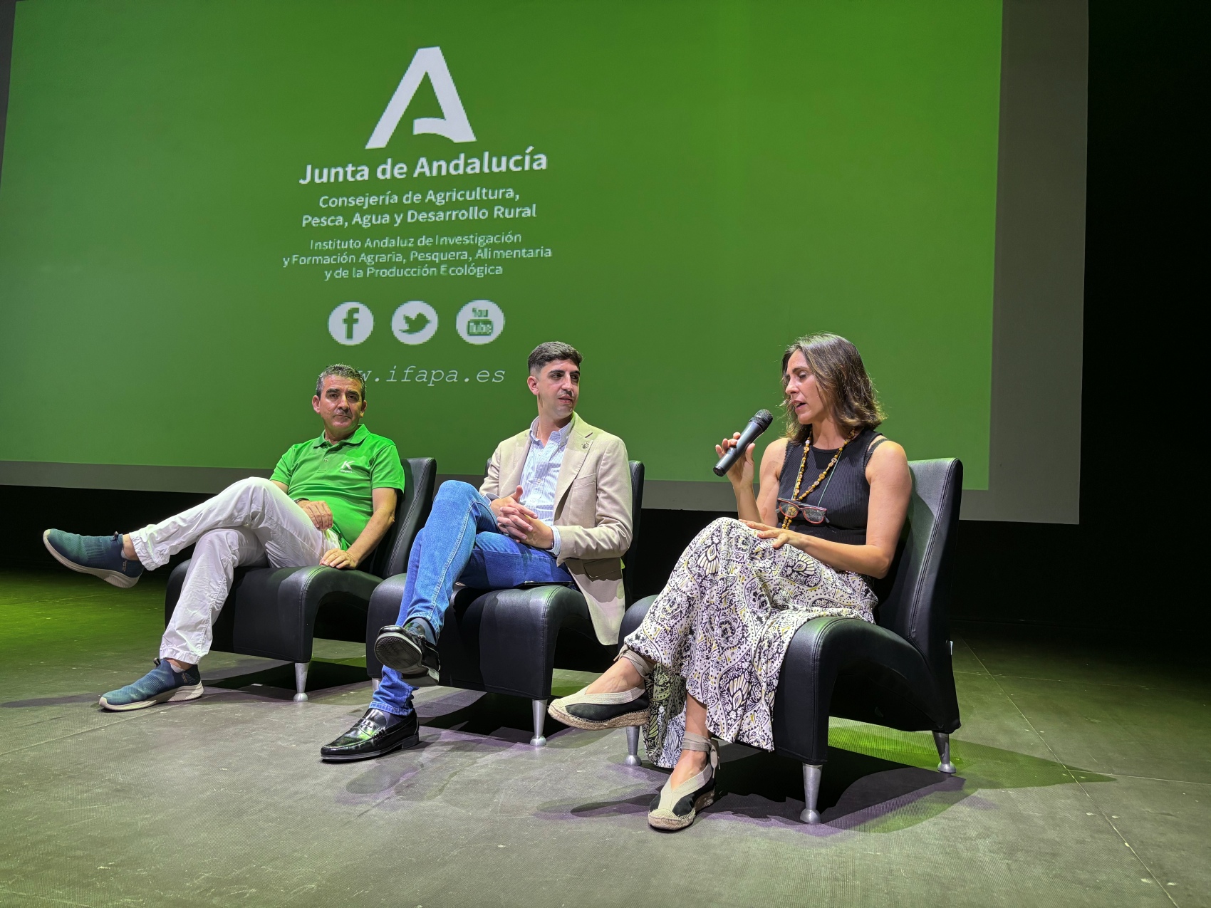 De izquierda a derecha...