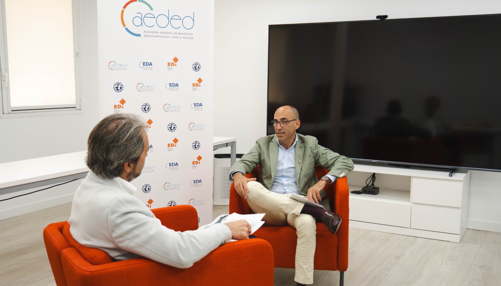 Jos Fernndez Gil, presidente de AEDED, entrevistado por David Muoz, director del rea de Construccin e Infraestructuras de Interempresas...