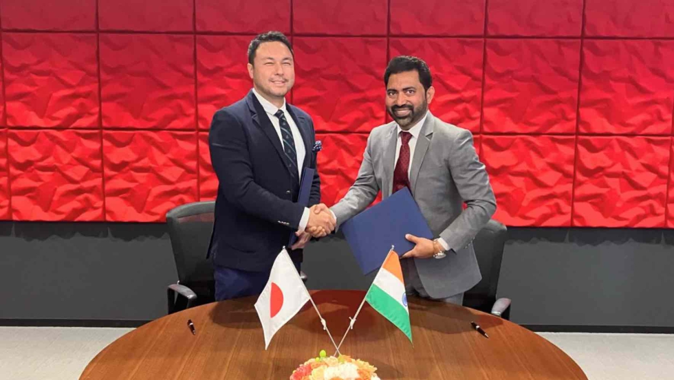 Mustafa Kemal Erdogan Shoshi, presidente de YAG, y Shashank Watane, vicepresidente senior de TATPL