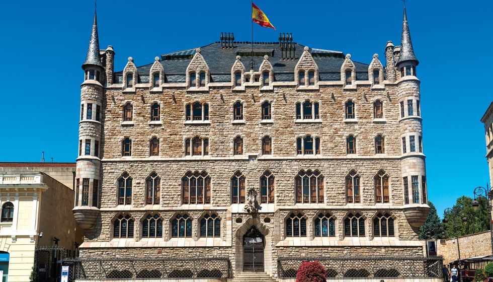 La Casa Botines es una de las obras de Gaud� fuera de Catalu�a, en concreto en Le�n