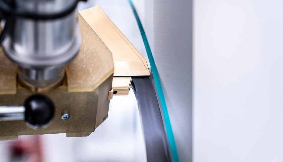 Glaston Ultra TPS Applicator. Aplicaci�n directa de espaciador termopl�stico sobre vidrio. � Glaston Germany GmbH