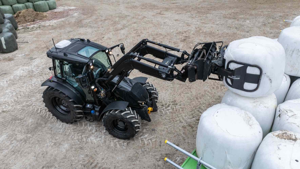 El sistema hidr�ulico alcanza su m�xima eficacia con un cargador frontal controlado electr�nicamente