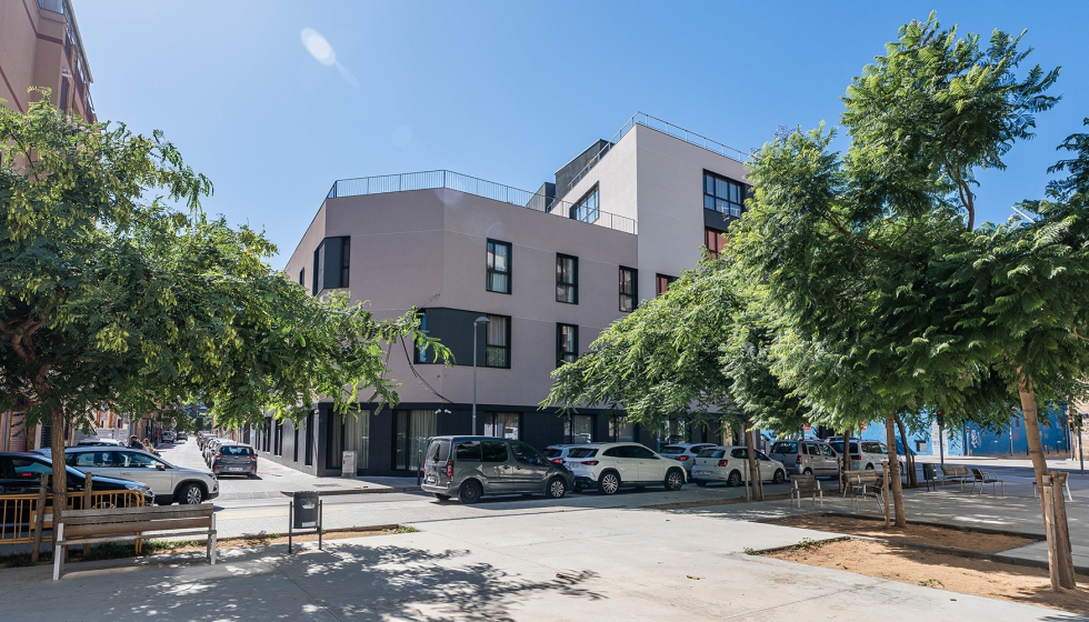 La eleccin de la fachada ventilada y acabado SATE contribuye a reducir patologas en el interior de la residencia...