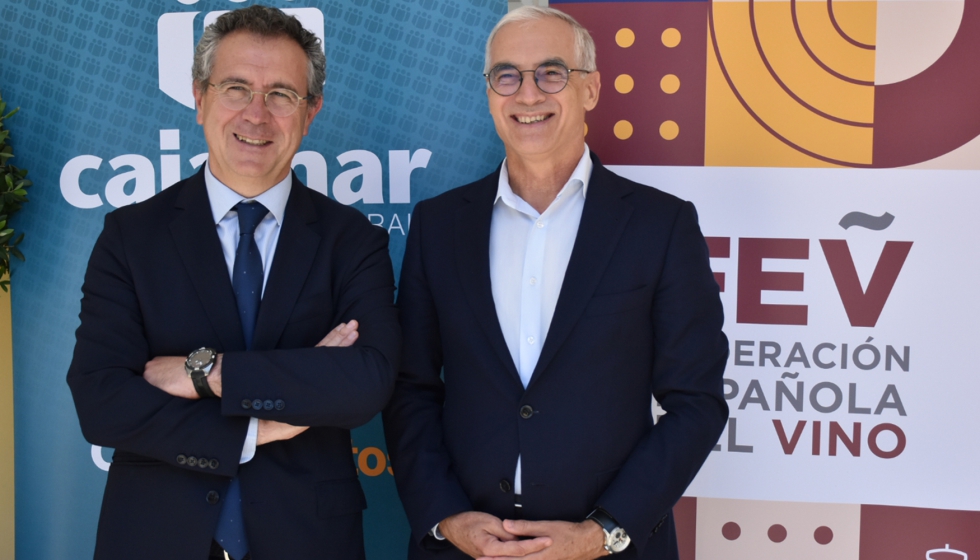 En el acto de firma participaron Jos� Luis Ben�tez, director general de la FEV, y Roberto Garc�a Torrente...