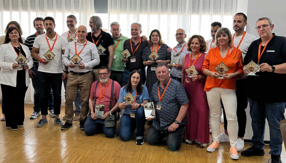 La jornada finaliz� con una comida de hermandad durante la que se entregaron diversos reconocimientos a profesionales del sector...