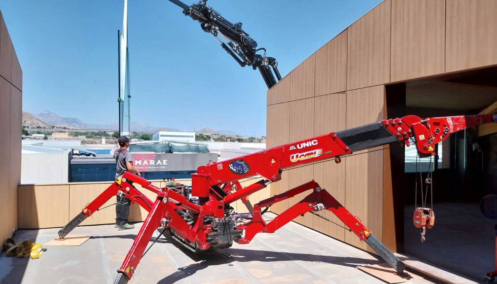 Minigr�a UNIC URW-095, distribuida por Spain Crane en Espa�a