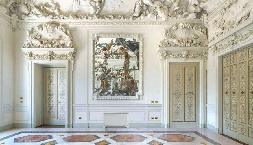 Las soluciones de Vimar se funden en este palacio transformado en lujosos apartamento, con una l�nea dorada que enfatiza la elegancia del espacio...