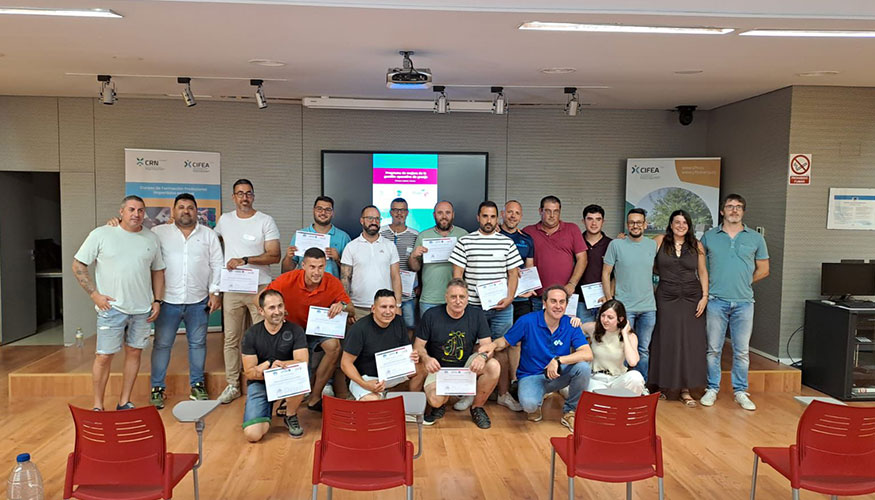 Foto de familia de los participantes en el Programa Piloto de Mejora de la Gesti�n Operativa para Encargados de Granja