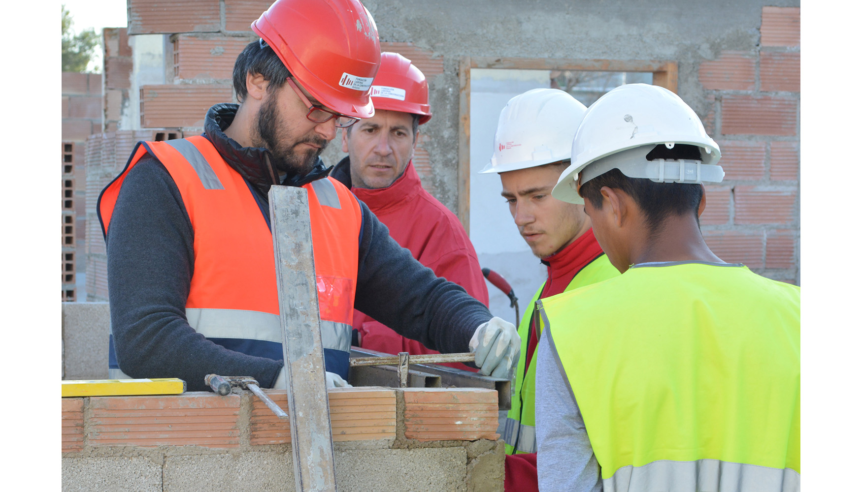 Docentes y alumnos de la Fundaci�n Laboral de la Construcci�n