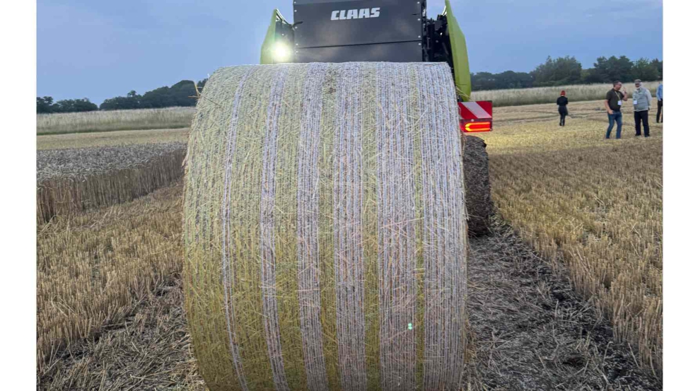 Seg�n el fabricante, las nuevas CEREX pueden producir hasta 60 pacas de alta densidad por hora, incluso en condiciones exigentes...