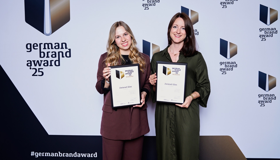 Eva Wittenzellner, directora de Contenidos (izquierda), y Lisa M�ller, directora de Marketing de Consumo y Gesti�n de Productos...