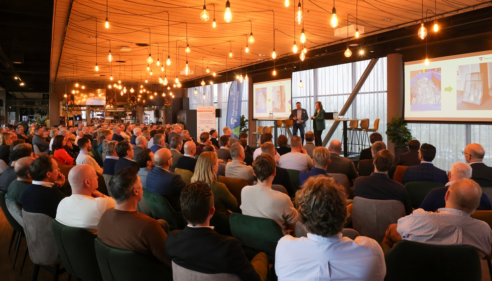 Las presentaciones finales del proyecto de investigacin reunieron a una sala llena de constructores, demoledores y expertos en vidrio...