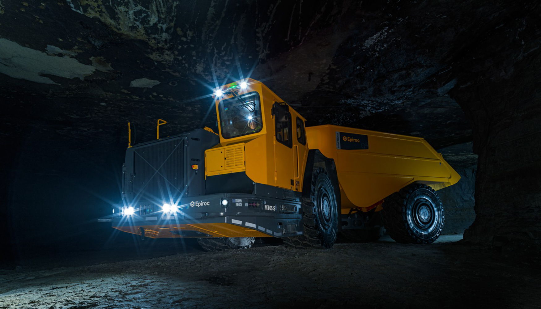 El pedido incluye una gran flota de transportadores Minetruck MT65 S