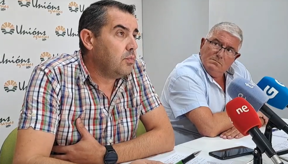  A la derecha, F�lix Porto, vicesecretario general de UUAA (Uni�ns Agrarias-UPA), junto a un experto en temas vitivin�colas de esa asociaci�n agraria...