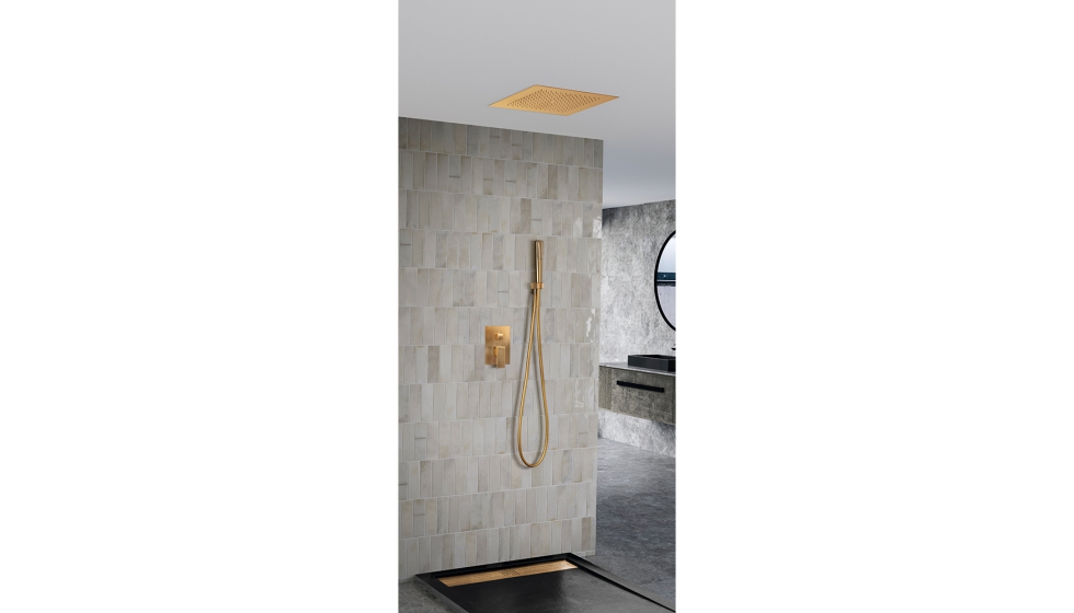 Las l�neas puras de la termost�tica empotrada Tiziano y el rociador de techo tambi�n empotrado se revisten de elegancia con el acabado en oro...