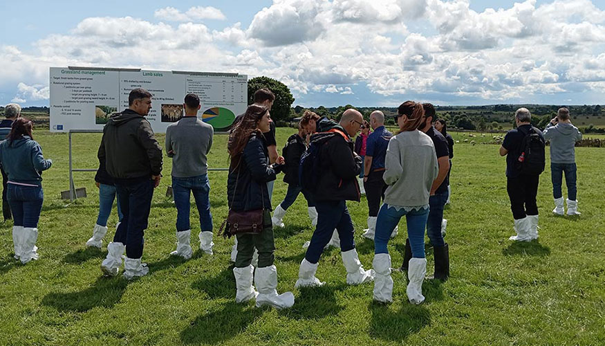 Visita y presentacin de datos productivos y de emisiones en un rebao selecto de ovejas Suffolk...