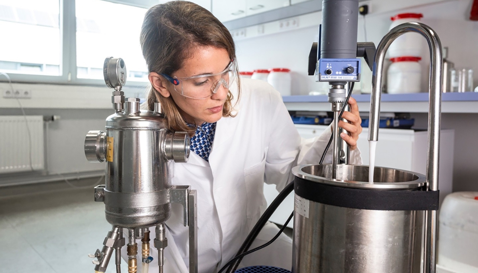 Produccin de emulsiones PCM en el laboratorio. Foto: Fraunhofer ISE