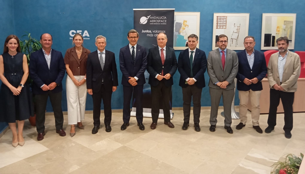 Foto de familia durante la presentacin del informe del sector aeroespacial andaluz 2024...