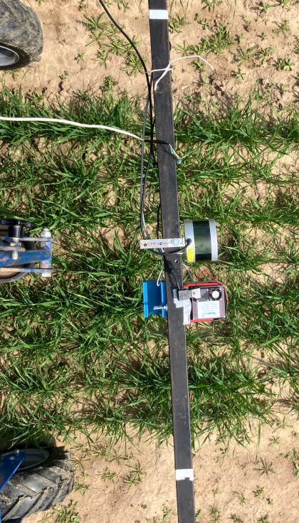 Figura 3. a) Plataforma el�ctrica de fenotipado y caracterizaci�n ambiental...