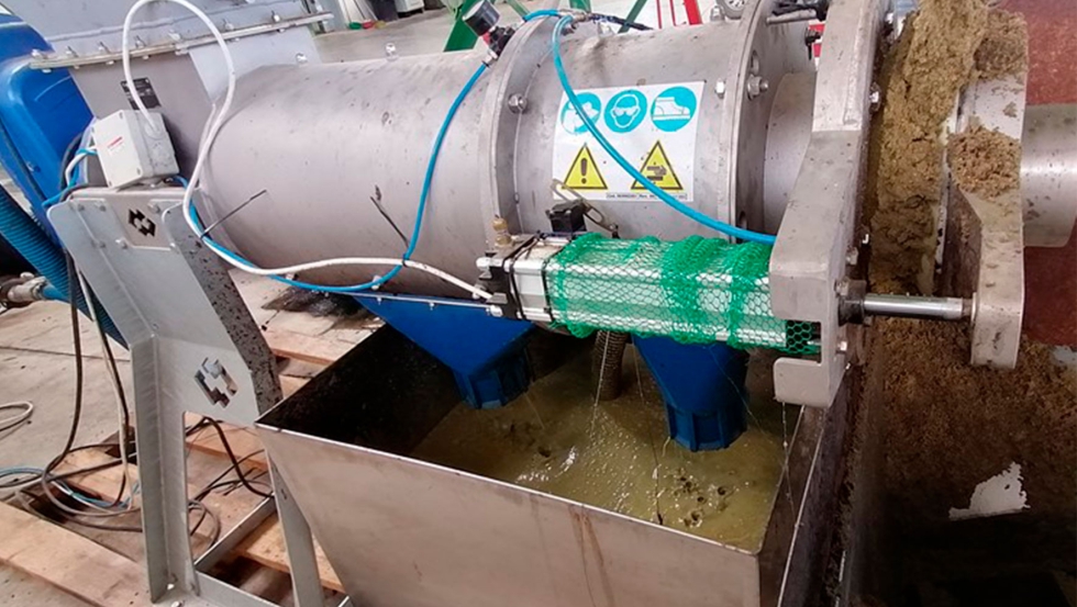 Deshidratadora de alperujo en el Centro IFAPA Venta del Llano (Meng�bar, Ja�n)