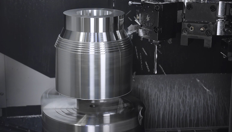 El husillo reforzado permite mecanizados estables sobre materiales duros, incluso en ciclos prolongados