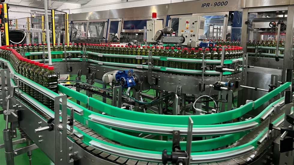 Cinta transportadora durante el proceso de embotellado