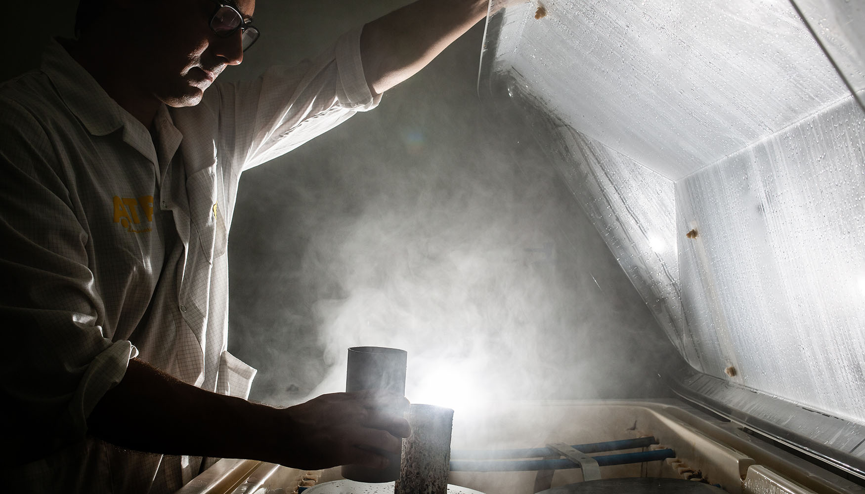 Ensayo en c�mara de niebla salina: prueba extrema de resistencia a ambientes agresivos