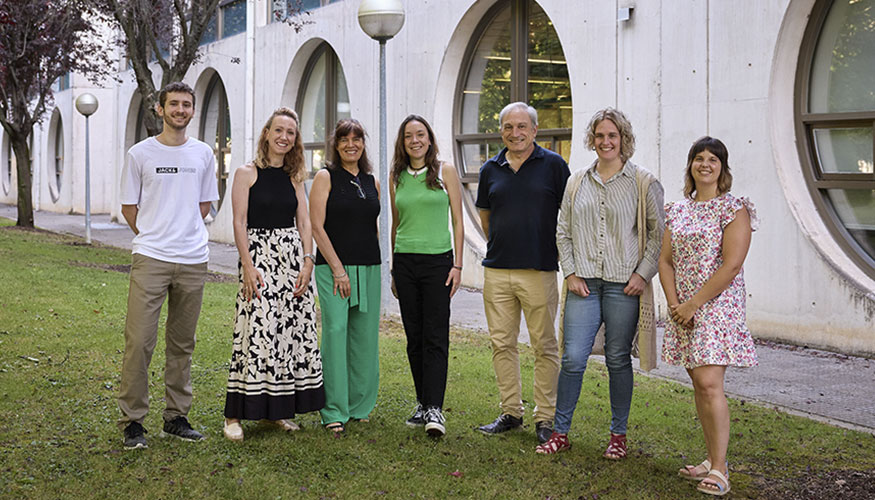 De izquierda a derecha...