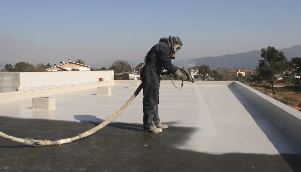 Aplicacin de poliurea que es una solucin idnea para la impermeabilizacin de cubiertas, terrazas, balcones o piscinas...
