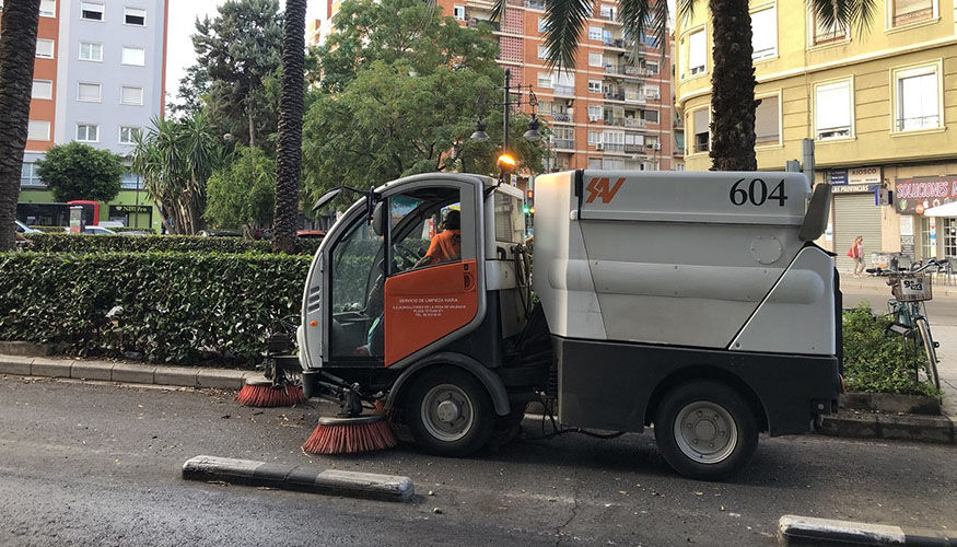 El texto finalmente aprobado contempla, adem�s de la revisi�n de los servicios p�blicos...