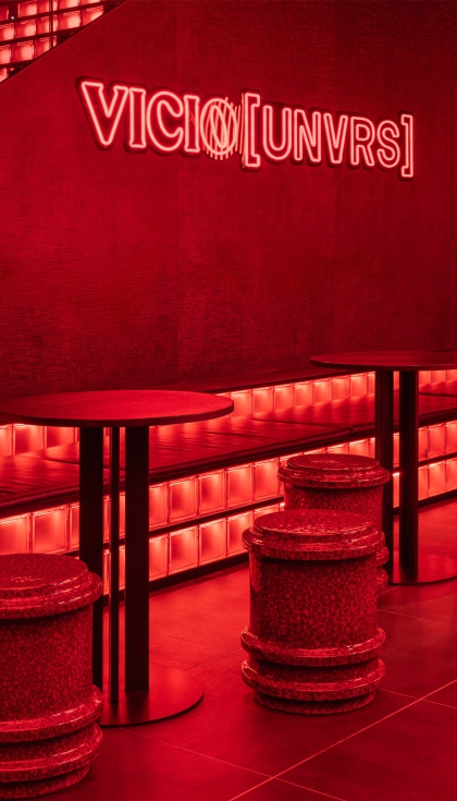 El rojo, imagen corporativa de la marca de hamburgueser�as, contribuye a crear una atm�sfera inmersiva. Foto: Marek Jarosz...