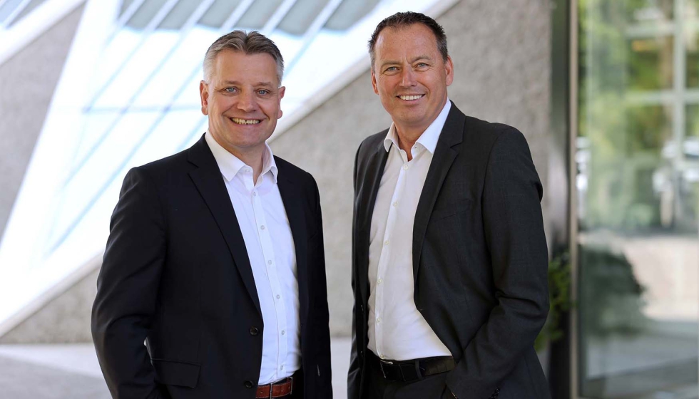 A la izquierda de la imagen: Ingeniero Jochen Frie�...