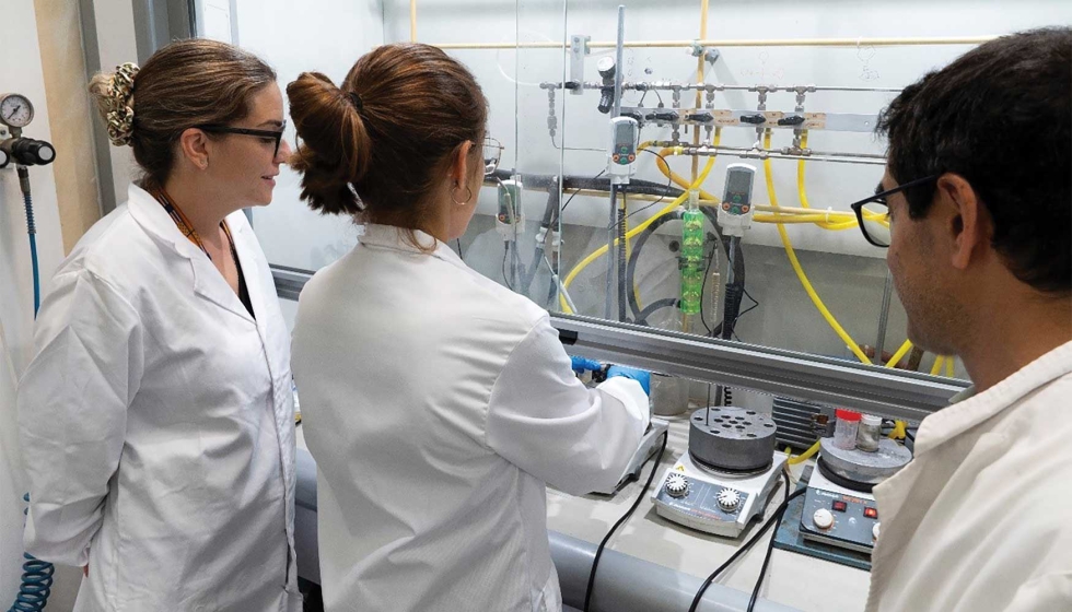 El proceso sustituye sistemas corrosivos y costosos como el agua oxigenada por reactivos ms seguros y asequibles