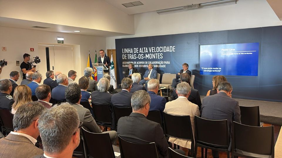 A celebrao do Acordo de Colaborao entre a Infraestruturas de Portugal (IP)...