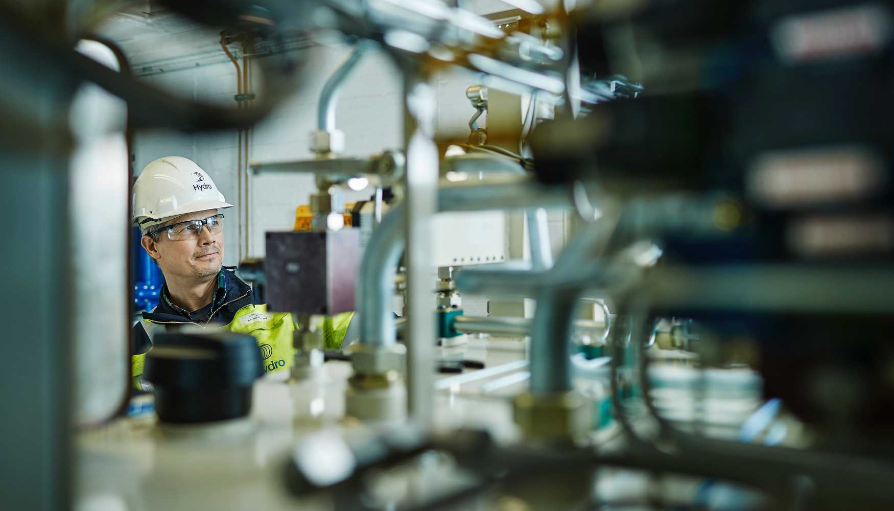 Central hidroelctrica de Sheim, regulador da turbina do grupo gerador 2, Hvard Espeland.
Foto: Brd Gudim/Hydro...