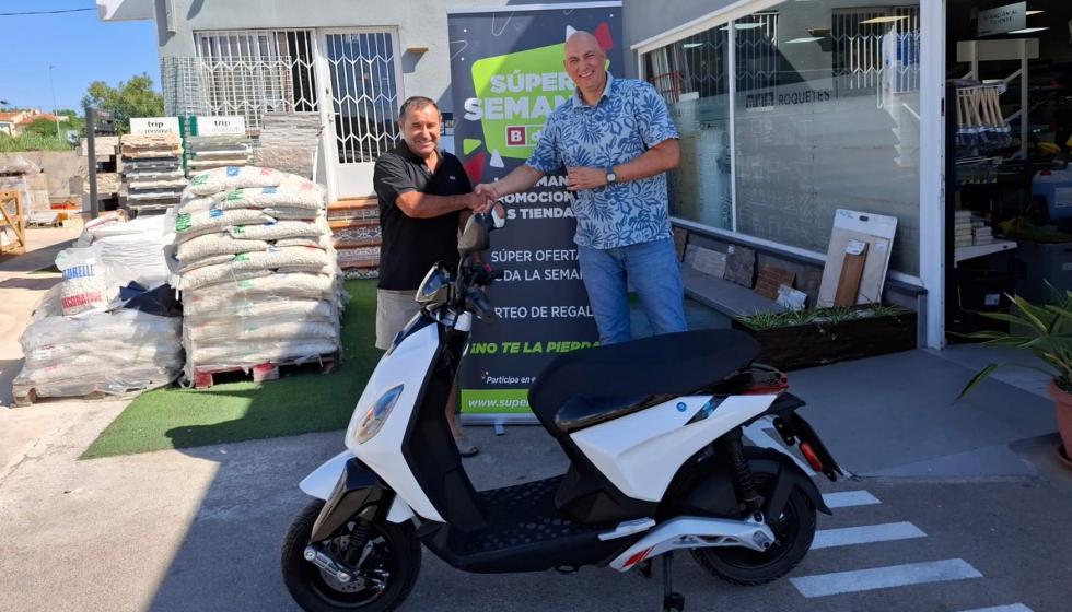 La moto el�ctrica fue a parar a Pe��scola, Castell�n, a un cliente del almac�n BdB Sumabe
