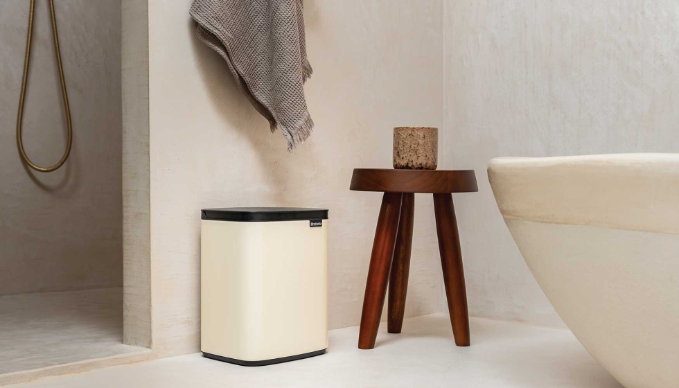 Cubo Bo Waste Bin de 7L, color Soft Beige de Brabantia