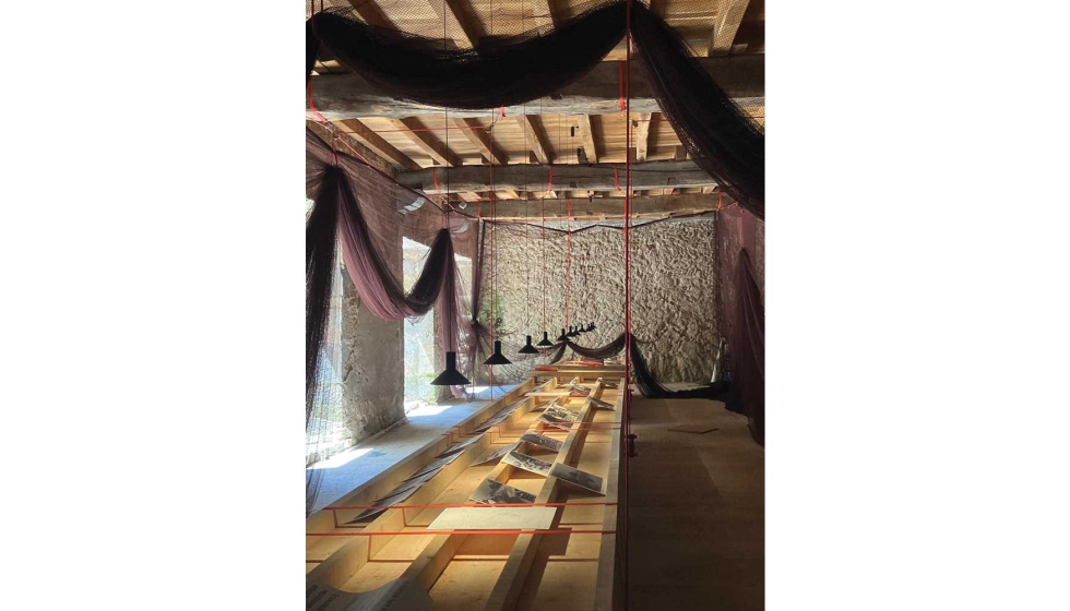 Las luminarias Anvil Spot S y Solid Outdoor de B.Lux son protagonistas en esta exposici�n en Lekeito (Vizcaya)