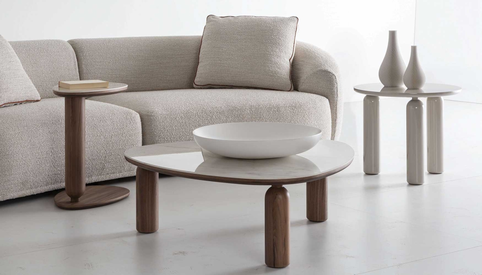 Detalle de las mesas Gio y el sof Bond de Pacini & Cappellini